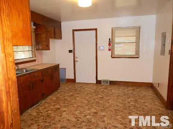 4th image of 328 Henderson St