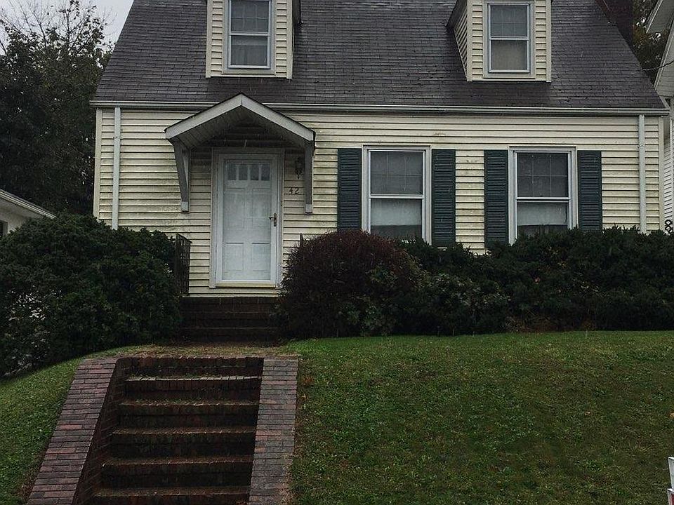 2nd image of 42 De Voe St