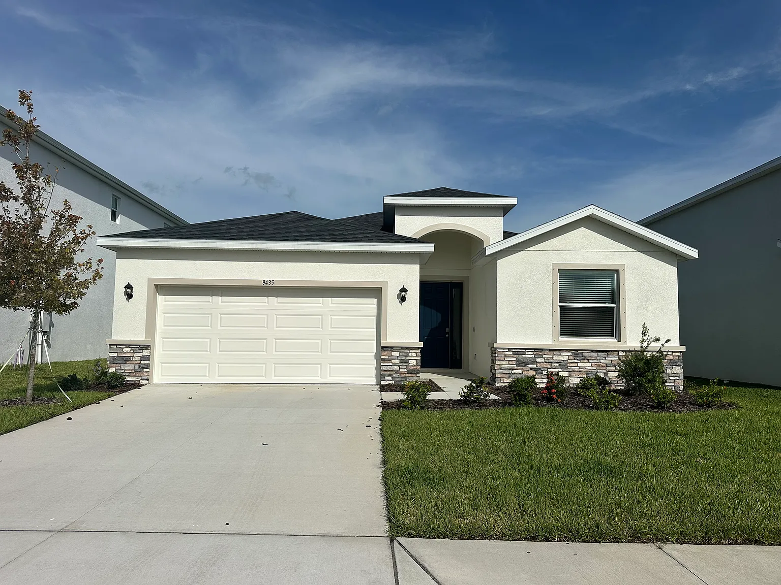 4 bed, 2.5 bath, 2045 sqft, $2,799 — Photo 1