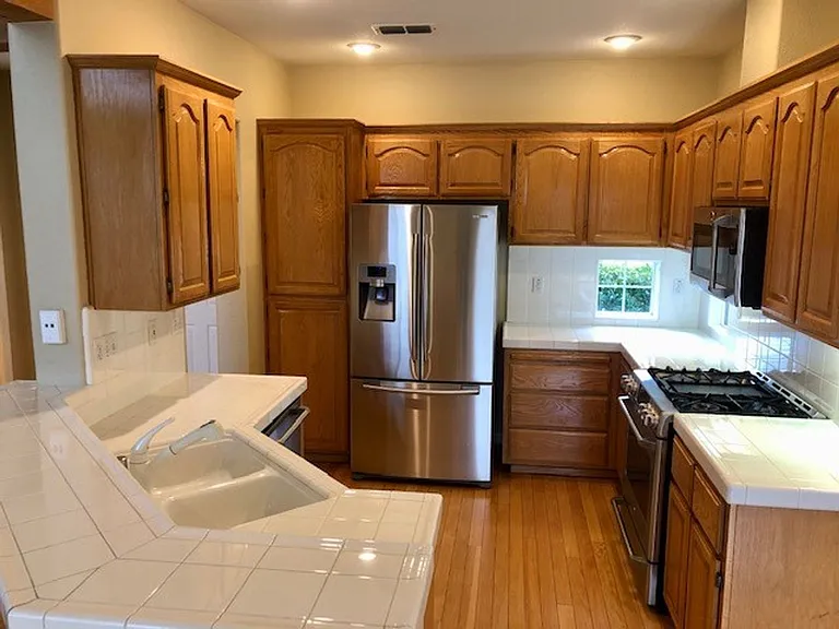 340 Caples Dr — Photo 7