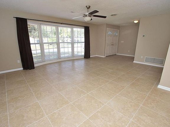 4th image of 2300 Saint Charles Dr