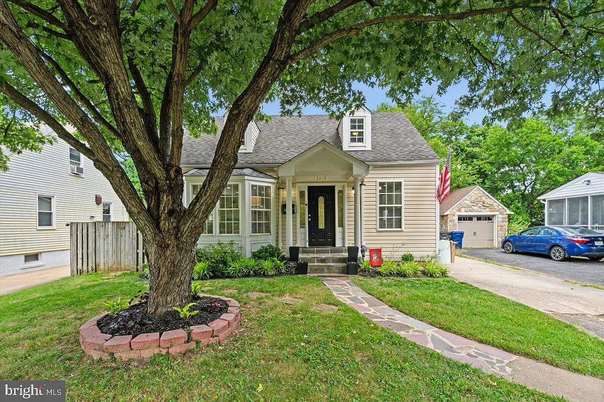 5 bed, 2.5 bath, 1479 sqft, $4,300 — Photo 4
