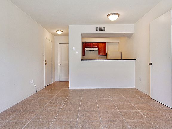 4th image of 2020 Cypress Acres Dr APT 32