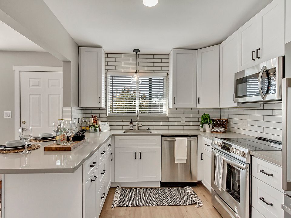 1st image of 851 E Fairmont Cir #4