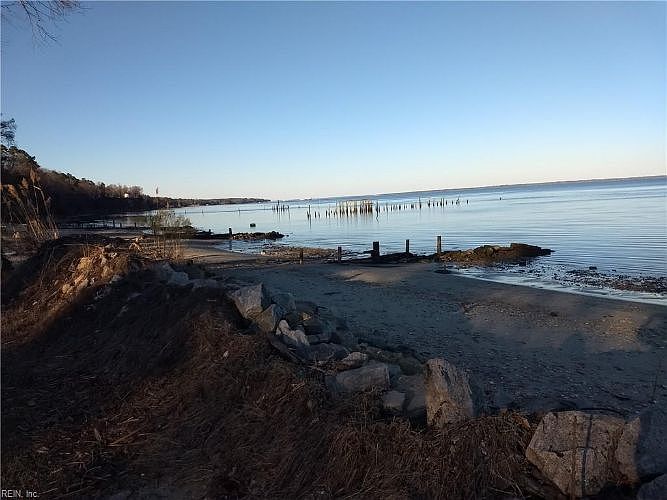 1st image of 6146 Dockside Dr