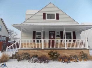 22375 Hayes Ave, Eastpointe, MI 48021