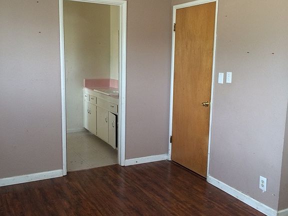 5th image of 16226 Forest Ave