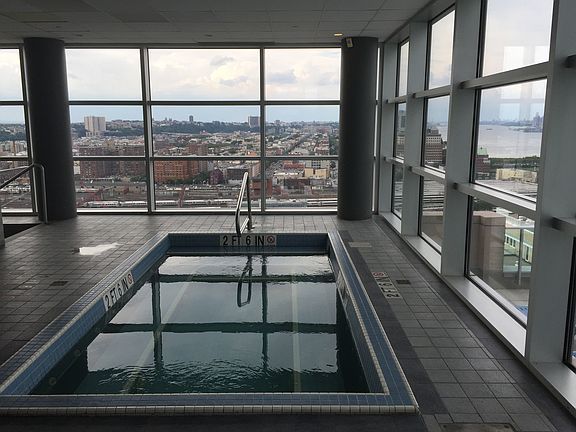 Relaxing pool, sauna 