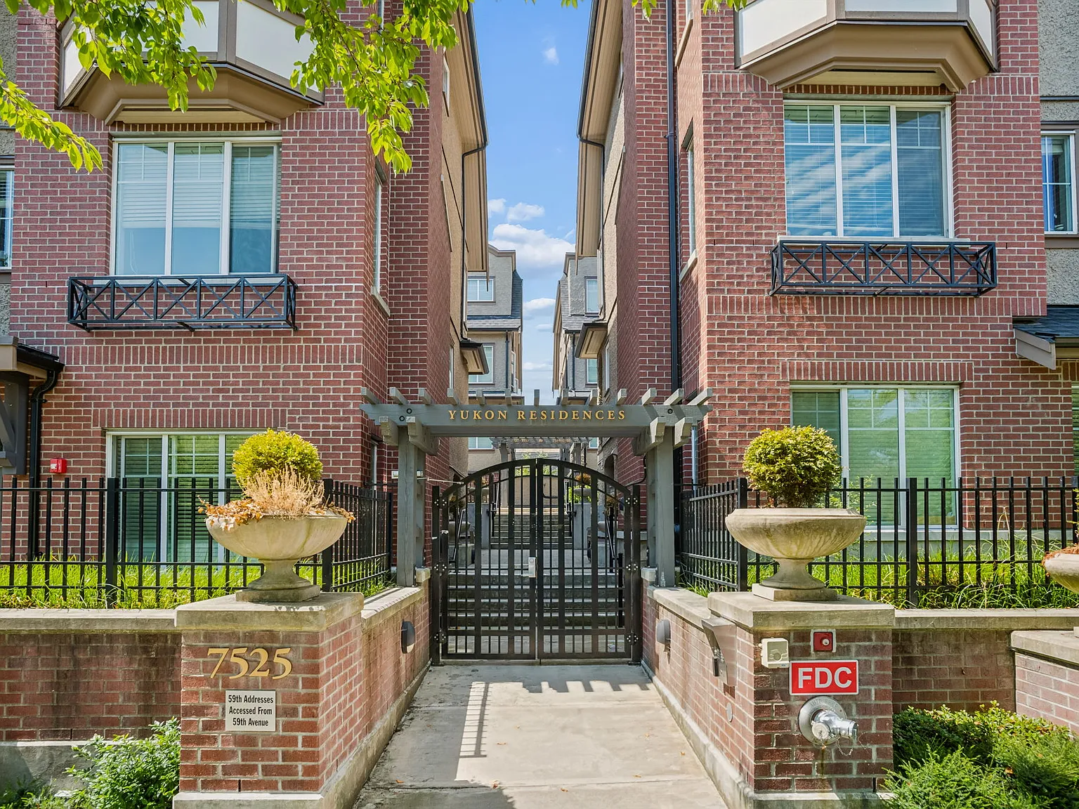 4 bed, 2.5 bath, 1600 sqft, $5,400 — Photo 3