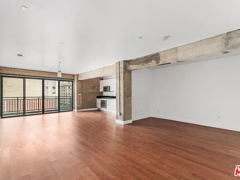 416 S Spring St #608 — Photo 6