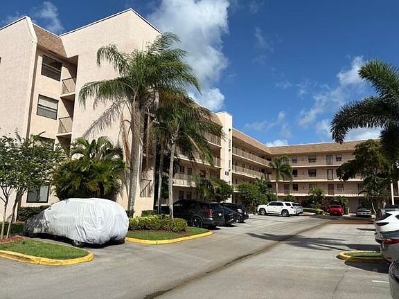 3rd image of 2711 NW 104th Avenue #106