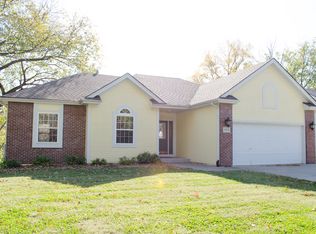 6923 NW Blair Rd, Parkville, MO 64152