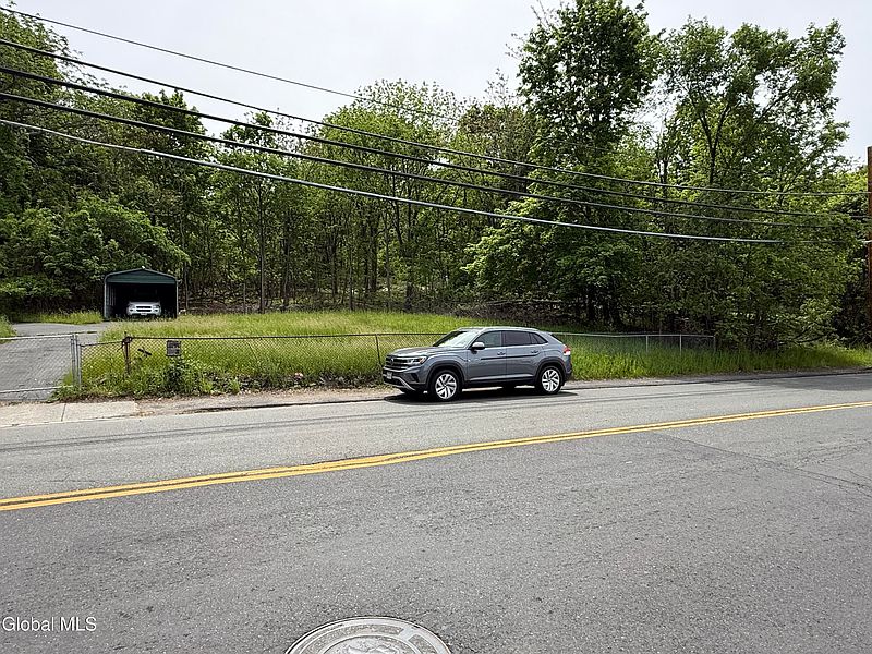 4th image of 660 4th Street