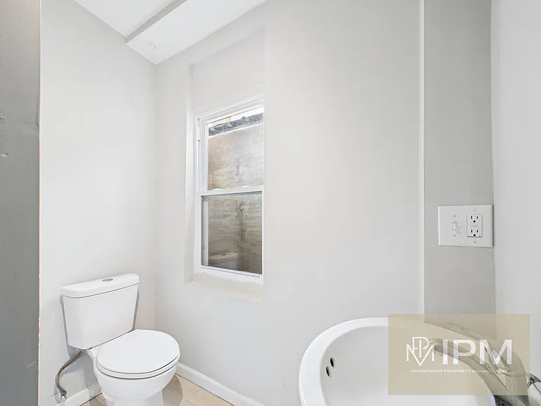 341 S 6th St — Photo 10