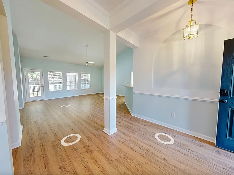 409 Oxner Ct — Photo 4