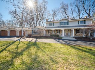 N59W38235 Mainland Dr, Oconomowoc, WI 53066