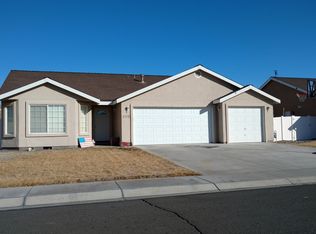 1375 White Bluffs Cir, Fernley, NV 89408