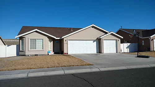 1375 White Bluffs Cir Photo 1