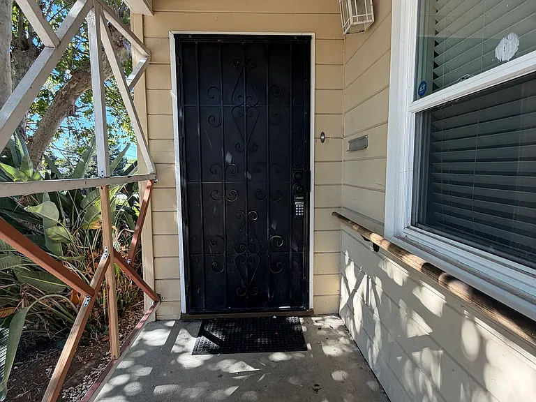 638 Palm Ave — Photo 2