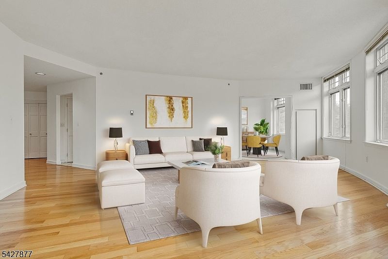 1st image of 616 S Orange Ave, 4E #4E