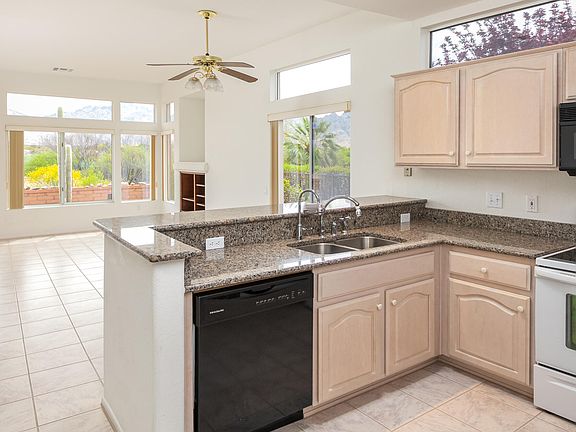 3rd image of 13818 N Lobelia Way