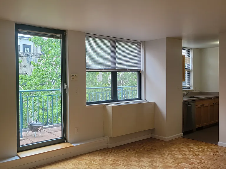 225 E 6th St #7B — Photo 1
