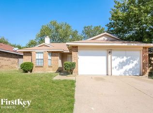 207 Caprock Dr, Arlington, TX 76018
