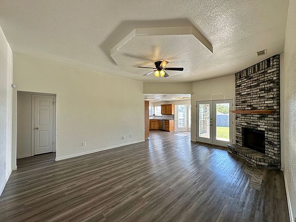 4th image of 3910 Lone Oak Dr