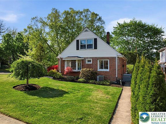 3rd image of 2351 W Greenleaf St