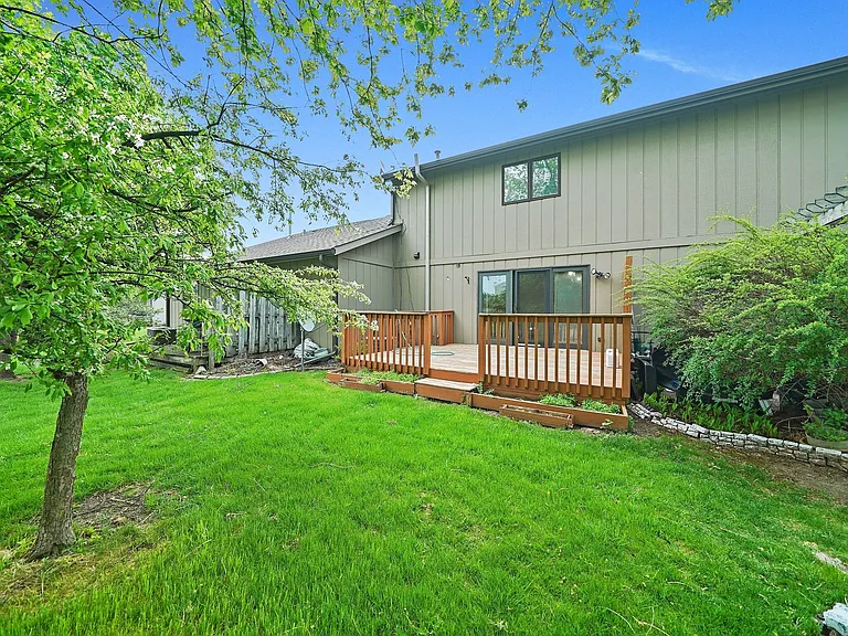 808 Shakespeare Dr — Photo 16