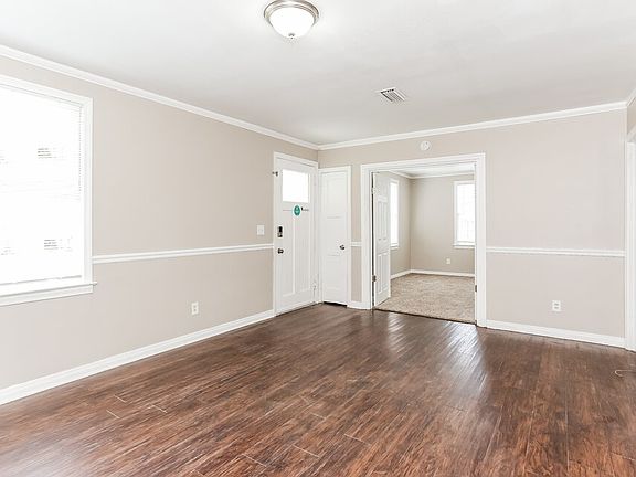 4th image of 3037 Columbus Ave