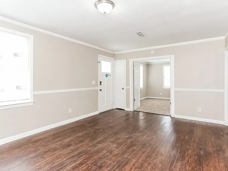 3037 Columbus Ave — Photo 4