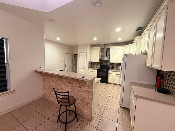 5th image of 405 Wren Point