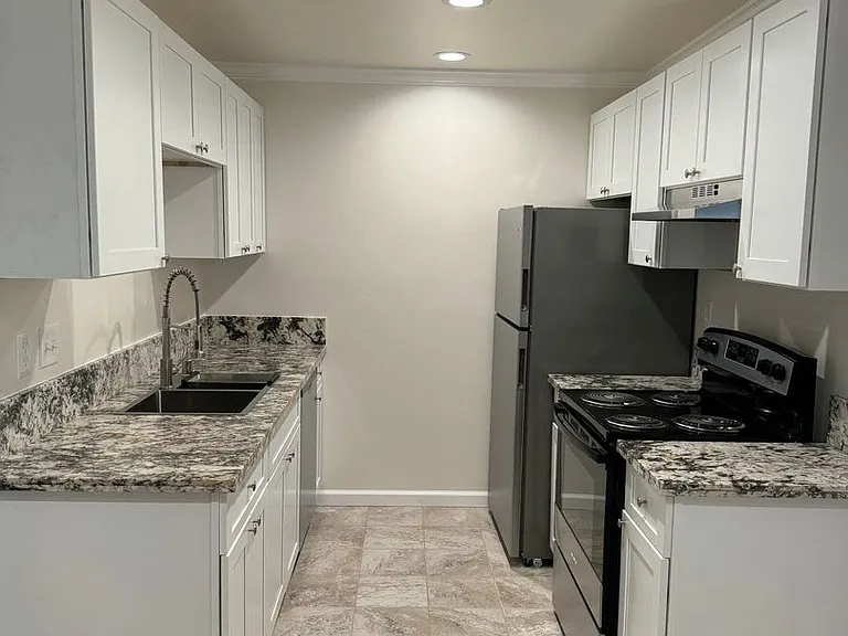 3205 Midway Dr — Photo 1