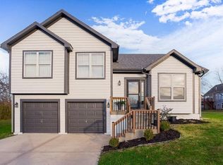 929 Sutherland Dr, Louisburg, KS 66053