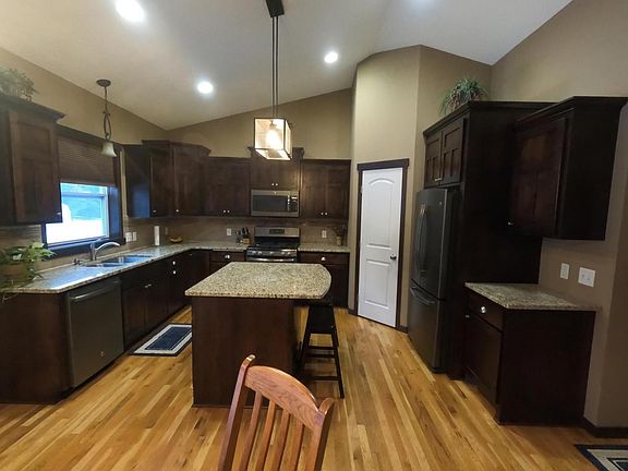 3rd image of 4920 235th Ln NE
