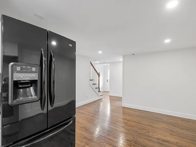 9 Glen Ave #A — Photo 4