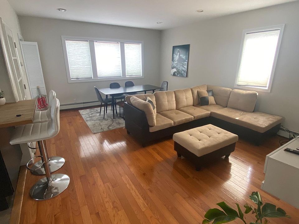 1st image of 655 W Park Ave