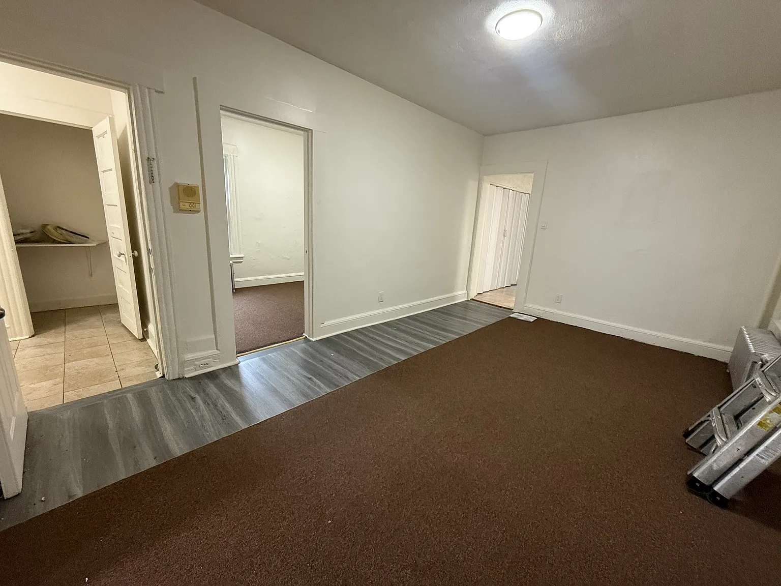 3 bed, 900 sqft, $2,000 — Photo 4
