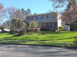 7 Brophy Dr, Ewing, NJ 08638