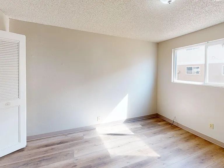 245 W Coe Ave #5 — Photo 7