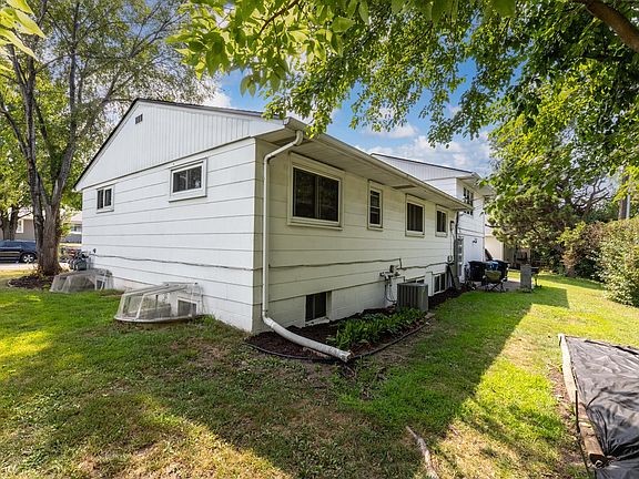5th image of 725 Robinwood Ln