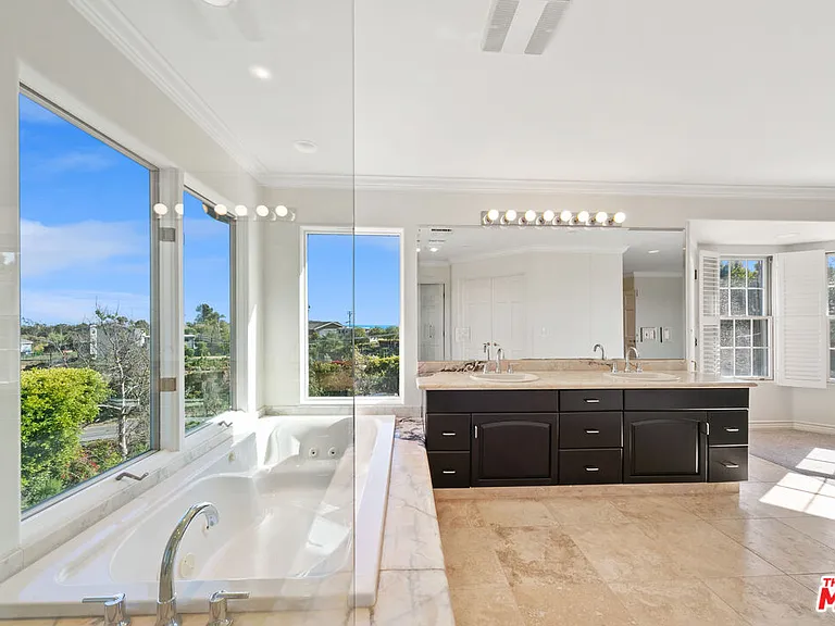 5958 Busch Dr — Photo 22