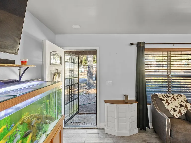 641 SW Orange Ave — Photo 3
