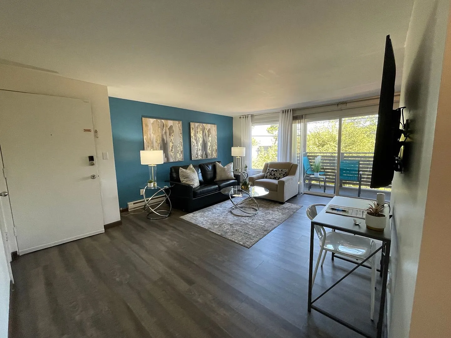 Lex Apartments — Photo 4