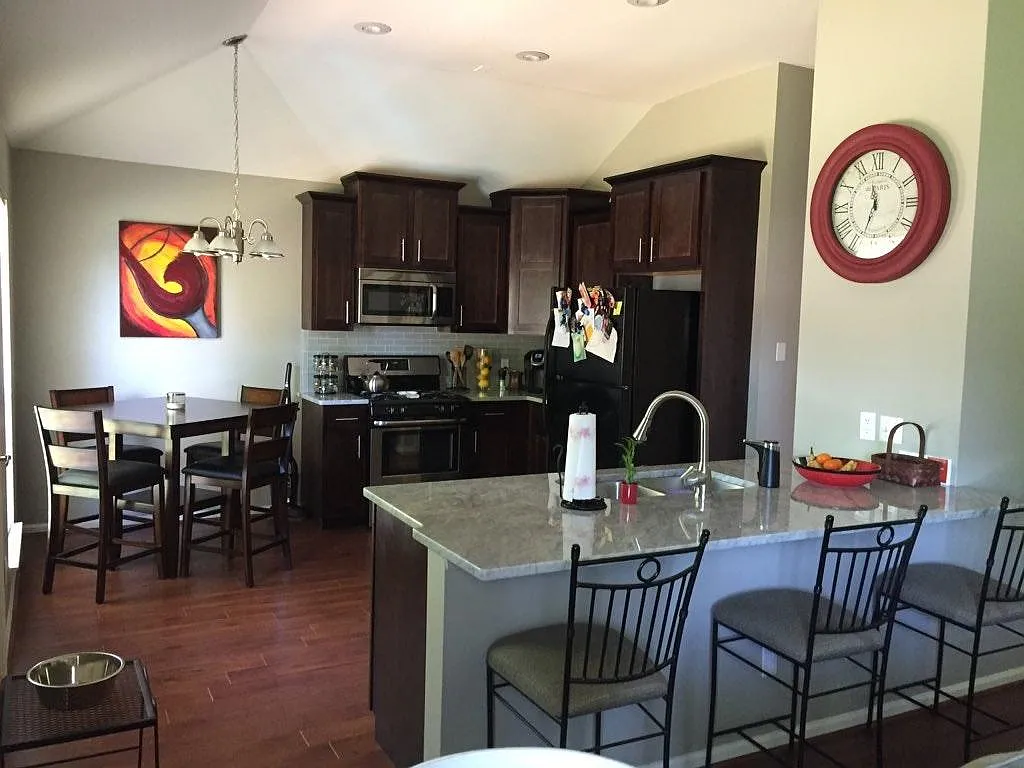 3 bed, 1300 sqft, $1,650 — Photo 4