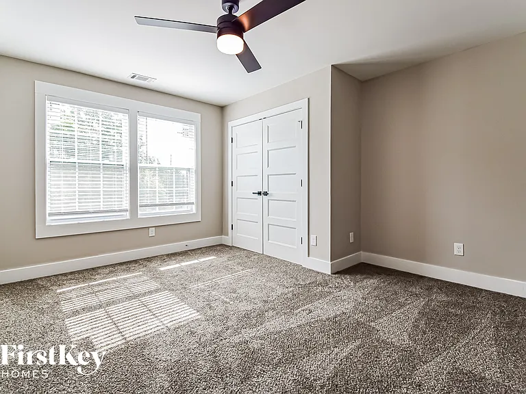 573 Middle St SW — Photo 9