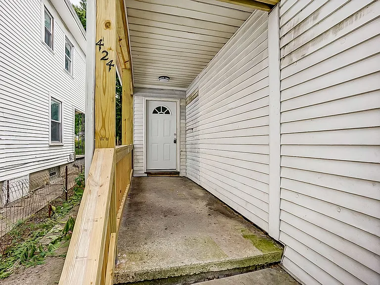 424 Bantz Ct — Photo 3