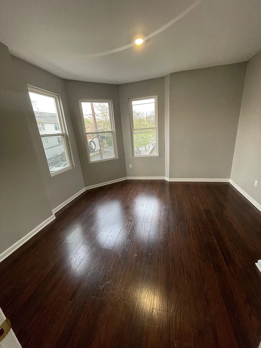 Building Photo - 226 21st St #2L