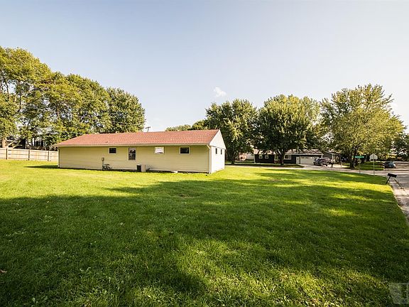 2nd image of 1402 Southland Dr